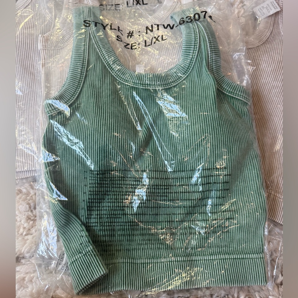 LOT of 6 Zenana Square Neck Crop Tank w/ Removable Bra Pads L/XL - Picture 3 of 7